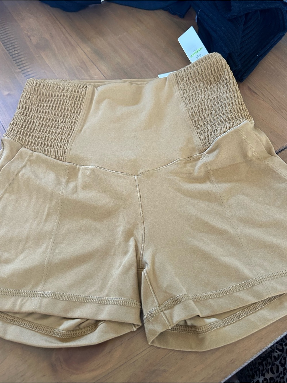 NWT Aerie Offline 3” High-Waist Smocked Waistband Women’s Shorts — Tan - Picture 4 of 9